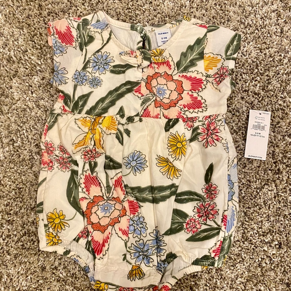 Brand New Flowered Outfit - Picture 2 of 9